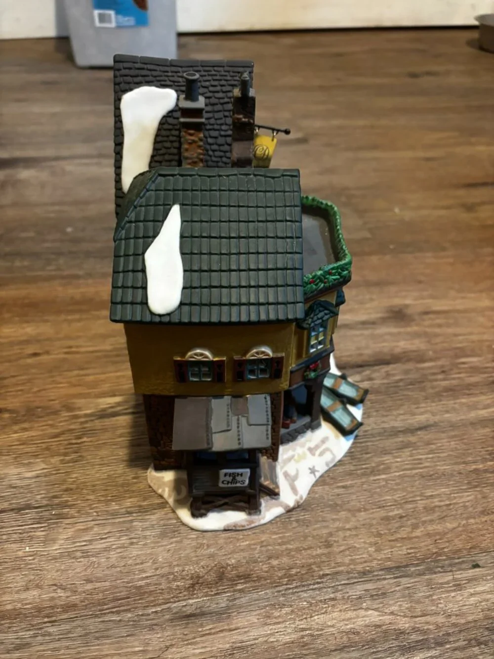 Dickens Collectables Christmas Village light up house The Grapes Inn